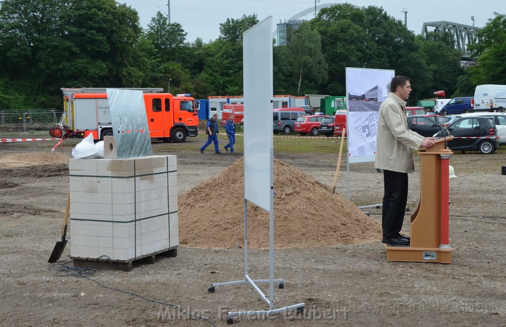 Erster Spatenstich Neues Feuerwehrzentrum Koeln Kalk Gummersbacherstr P088.JPG - Miklos Laubert